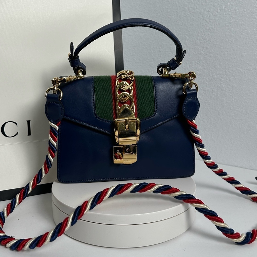 💯Authentic Gucci Navy Blue Sylvie Mini Top Handle Bag in leather 🍀 - Picture 3 of 17